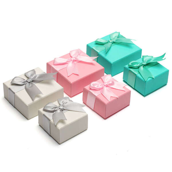 Small custom paper jewelry box with logo printing
