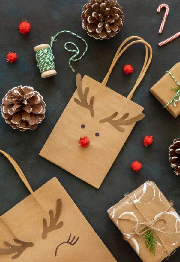 luxury coated Christmas kraft shopping paper bag for promotion view 3