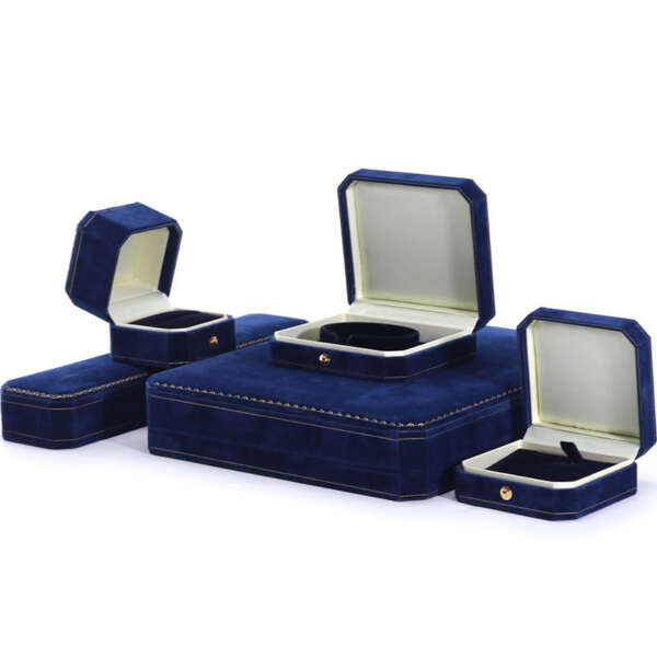 Necklace ring jewelry box with refined dark finish